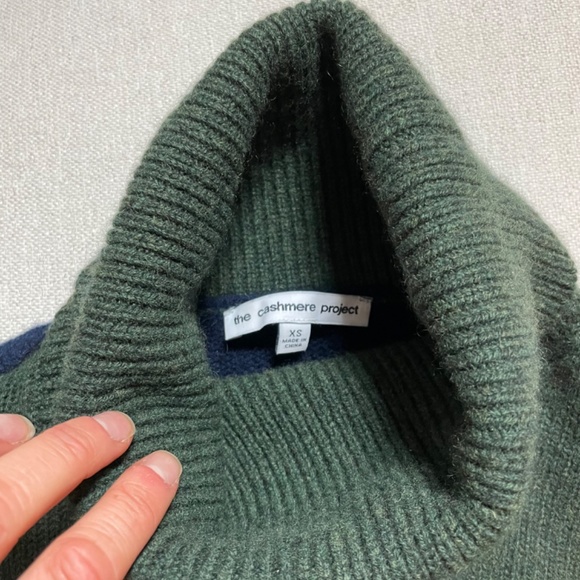 Two tone Cashmere Turtleneck Sweater - Picture 5 of 6